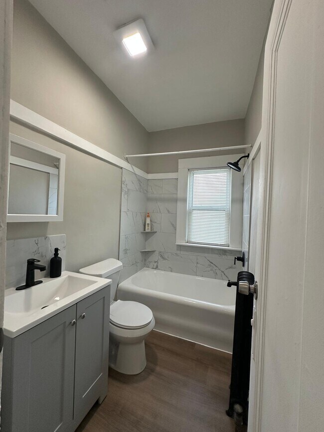 Foto del edificio - Raymond Apartments