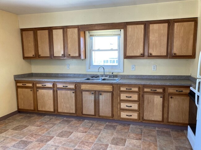 Building Photo - 17 N 62nd Ave W