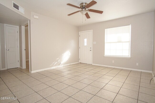 Foto del edificio - 216 S Schutz Dr