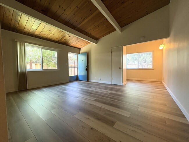Building Photo - 3187 Loma Verde Pl