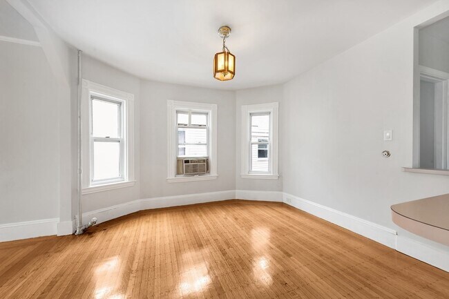 Building Photo - 95 Callender St