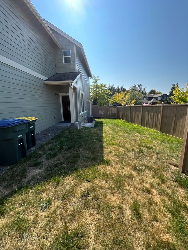 Building Photo - Beautiful Three Bedroom House for Rent in ...
