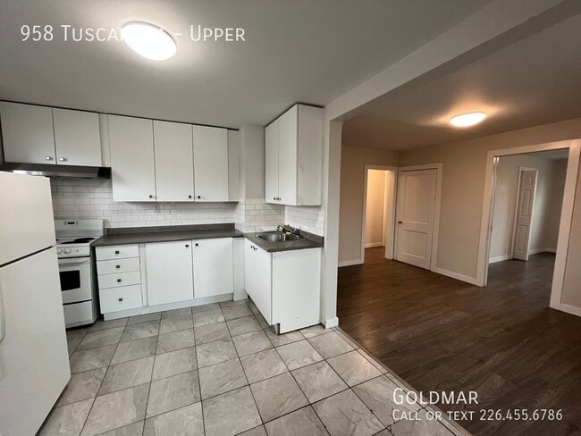 Building Photo - 3 Bedroom Available Immediately