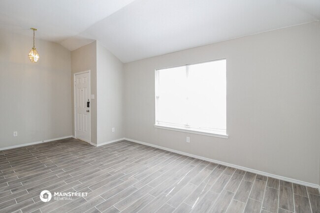 Foto del edificio - 12004 Gold Creek Dr E