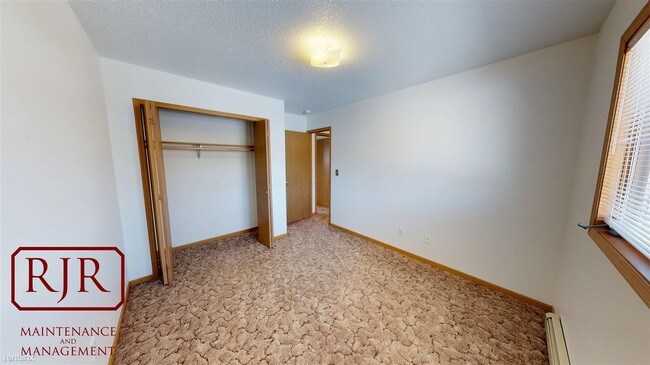 Building Photo - 2 br, 1 bath 4plex - 202 2nd Ave NE #1