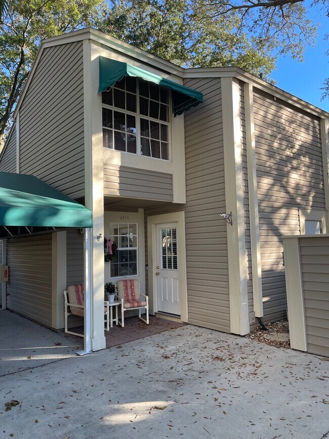 Foto del edificio - 6915 Lake Place Ct
