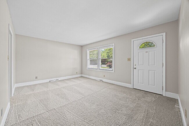 Foto del edificio - Charming Cul-de-Sac Ranch with Fenced Yard & Detached Garage – Move-In Ready!