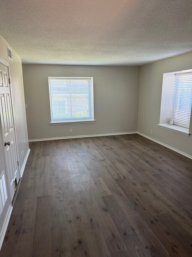 Sala de estar al frente - 6571 Poplar Woods Cir S