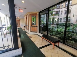 Foto del edificio - 1755 E 55th St