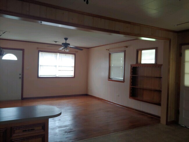 Living Room - 1715 N Cutting Ave