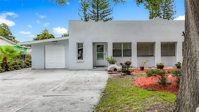 Foto del edificio - 6709 Orchard Dr N