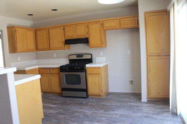 Foto del edificio - 3365 Summer Breeze Ave