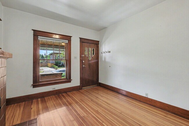 Foto del edificio - Charming University Neighborhood Home | 2 Bedrooms + Bonus Room