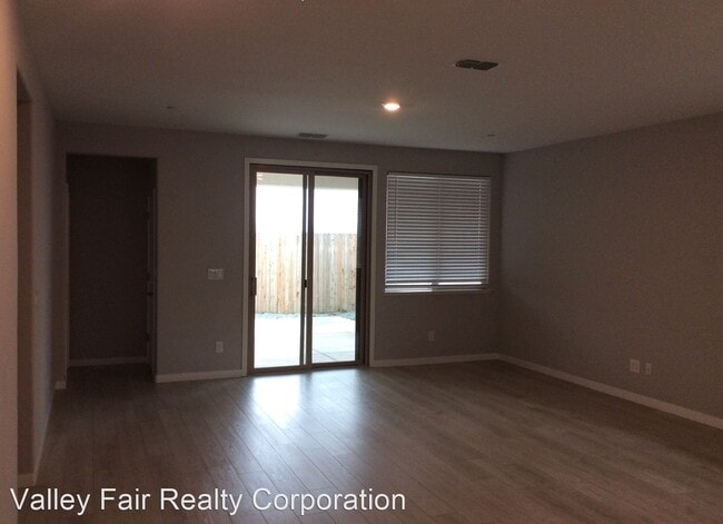 Building Photo - 3 br, 2 bath House - 2149 Harvest St