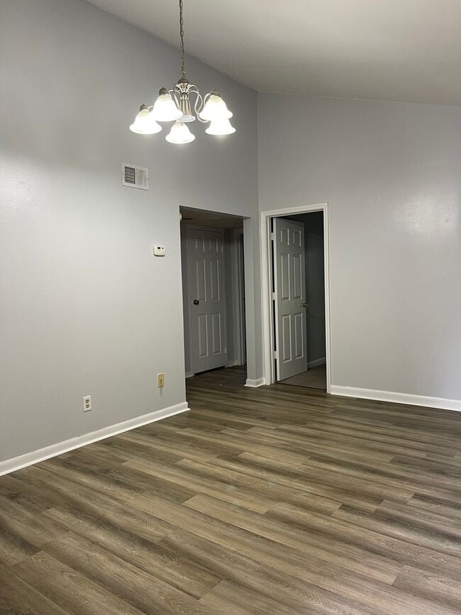 Building Photo - Stadium Village -  2 Bedroom 1 Bath near UGA & Downtown Athens!