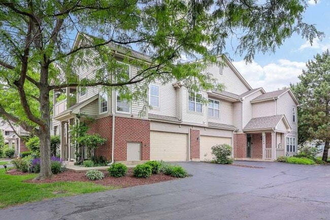Building Photo - 2276 Vanderbilt Dr