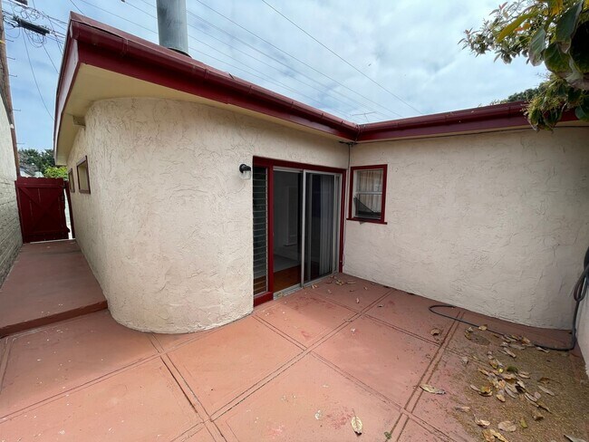 Building Photo - 713 I Ave