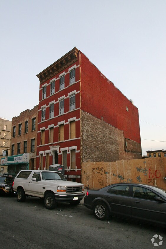 Building Photo - 379 S Fifth St