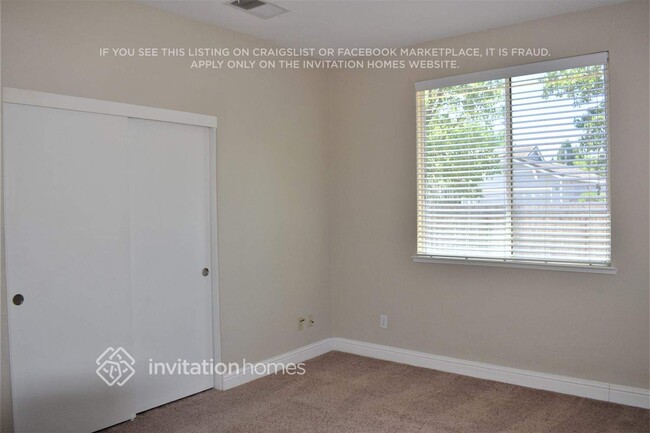 Foto del edificio - 9396 Lakepoint Dr