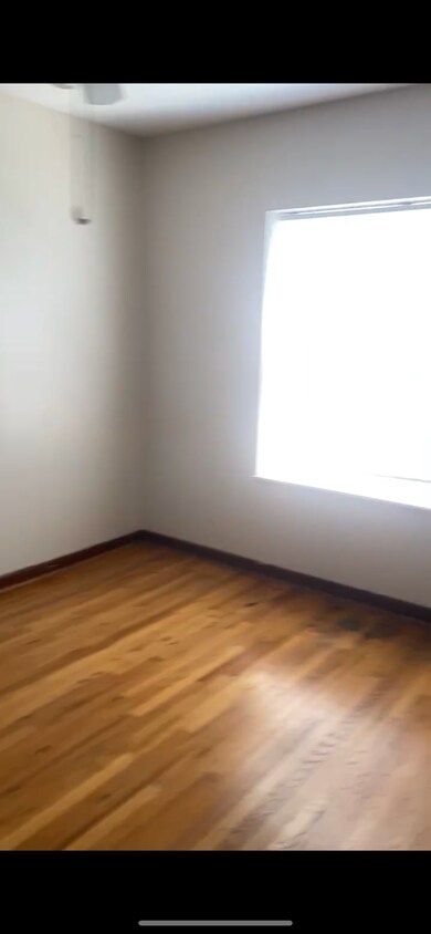 Foto del edificio - 3157 W Argyle St