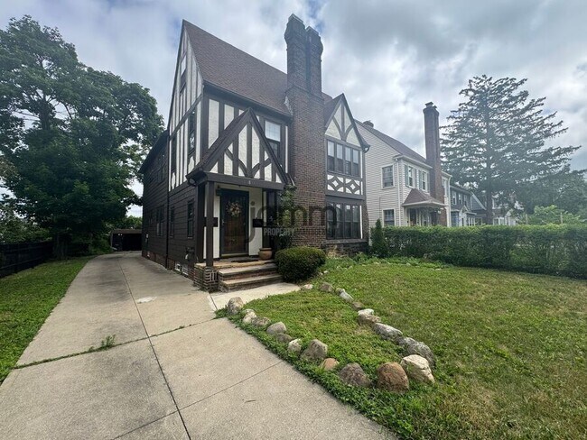 Building Photo - 16811 Kenyon Rd
