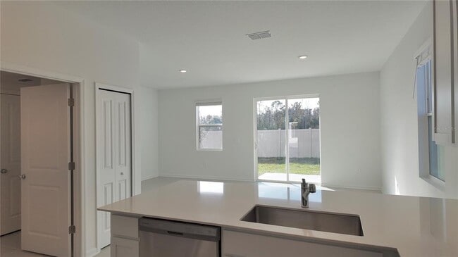 Building Photo - 2580 Skyline Lp