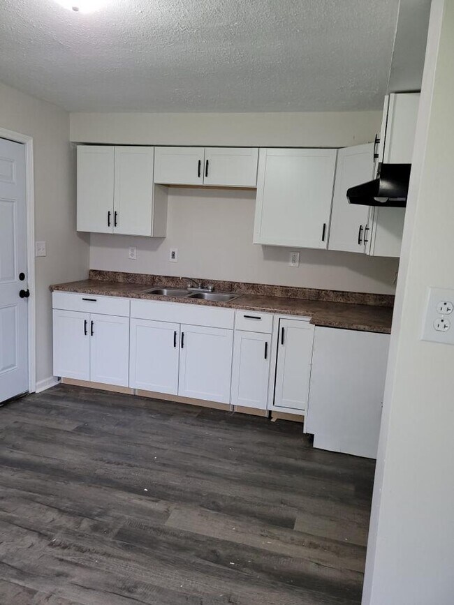 Foto del edificio - 3 Bedroom Home in South Linden! Section 8 ...