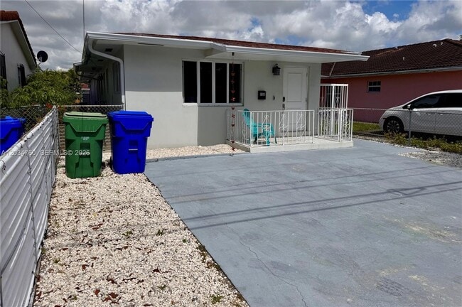 Building Photo - 1158 NW 34th Ave