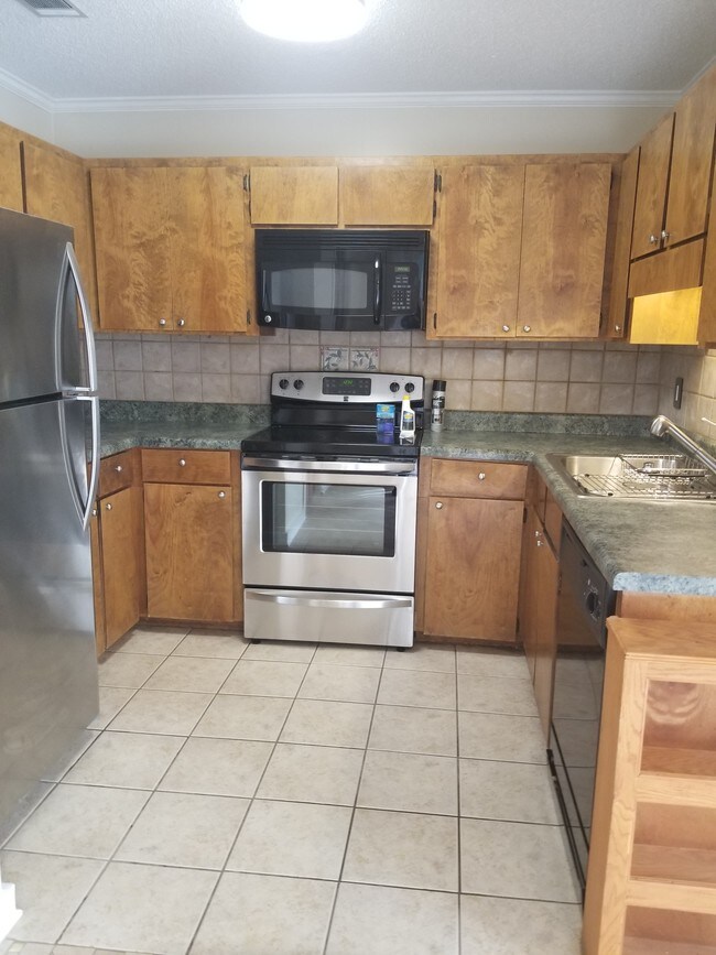 Foto del edificio - 7945 Timbercreek Ln