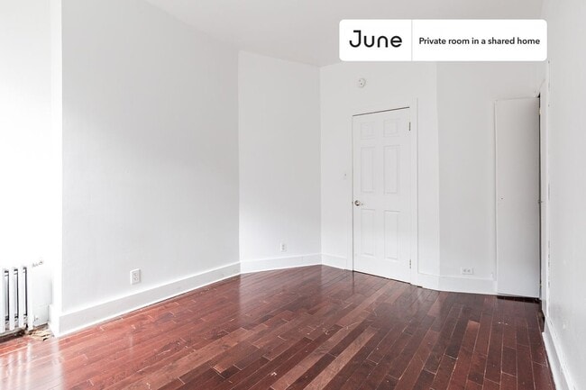 Building Photo - Private bedroom in 3 bed/1 bath Home