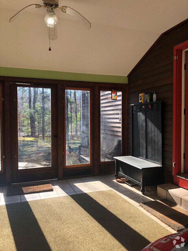 Apartments For Rent in Leverett, MA with Parking 2 Rentals