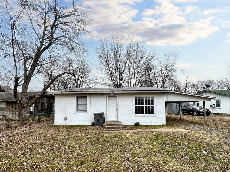 Primary Photo - 212 N McCracken St