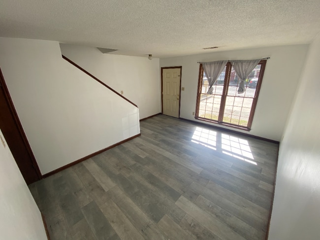 Building Photo - 114 Colonial Ct
