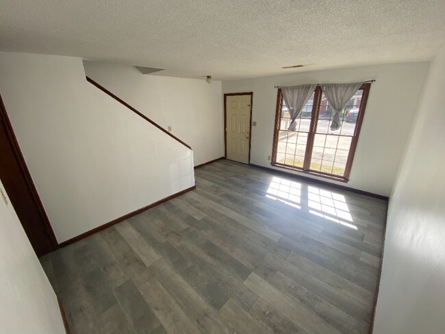 Foto del edificio - 114 Colonial Ct