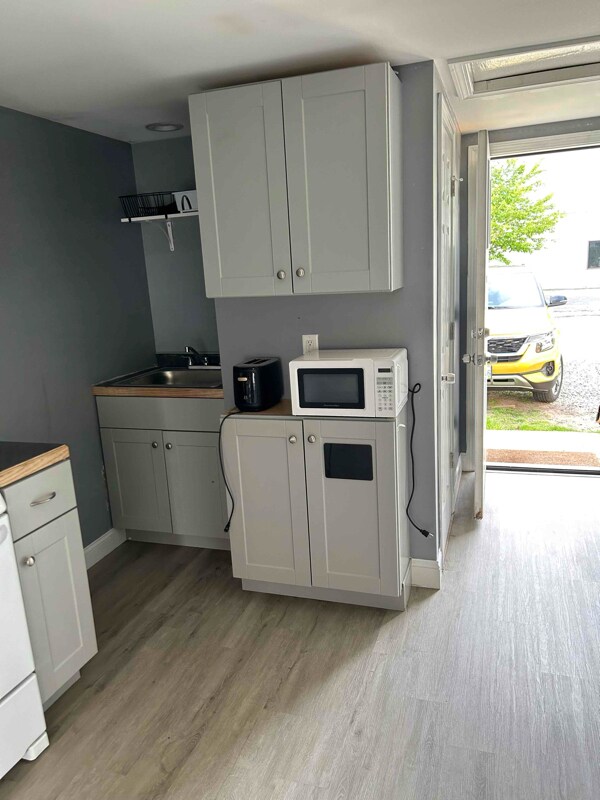 Foto del edificio - 817 Lafayette Rd