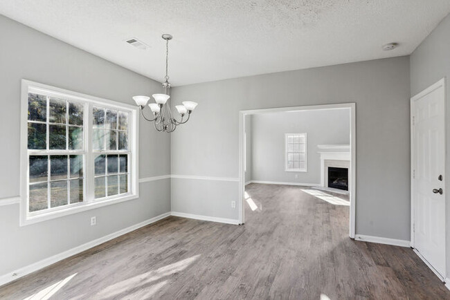 Foto del edificio - Move-in ready home in Riverdale!