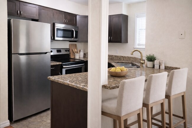 Foto del edificio - Beautiful Remodeled 1/1 Condo x Rent @ Winter Park in front of Full Sail.