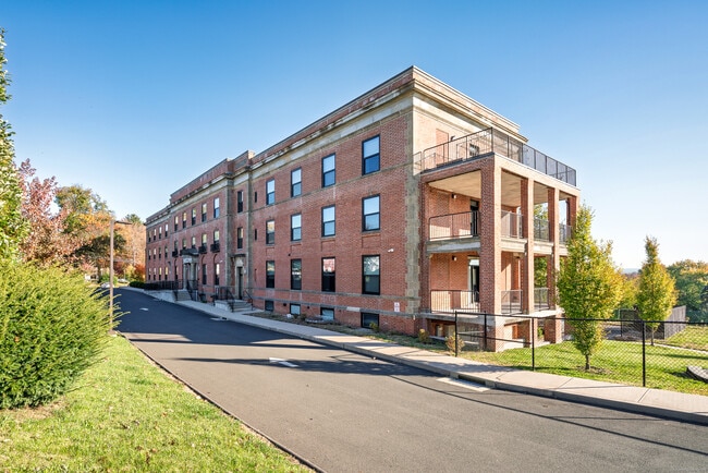 Foto del edificio - 170 Ridge Rd