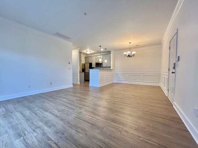 Building Photo - 2 Bedroom Condo in Lenox Village