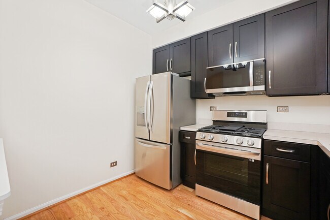 Building Photo - 3013 Kentshire Cir