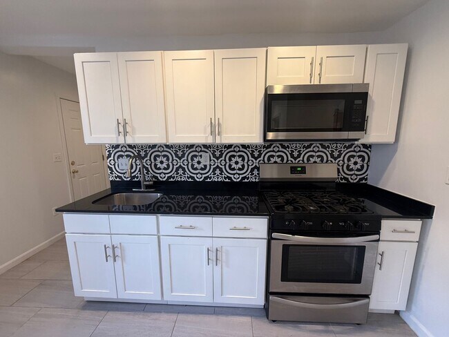 Building Photo - 33 Johnston St