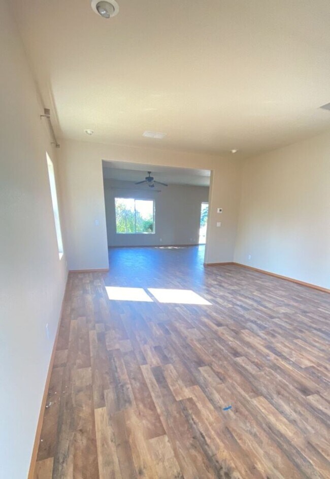 Foto del edificio - Live Where Convenience Meets Comfort