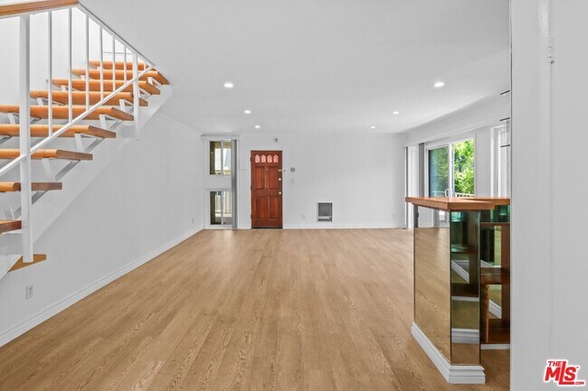 Foto del edificio - 4610 Densmore Ave