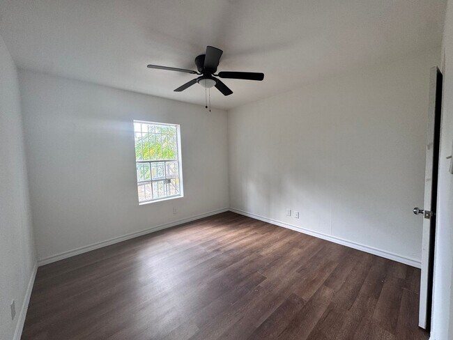 Foto del edificio - ONE BEDROOM APT WITH WATER PAID