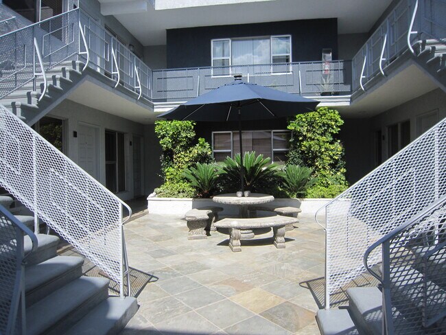 Foto del edificio - 3711 Inglewood Blvd