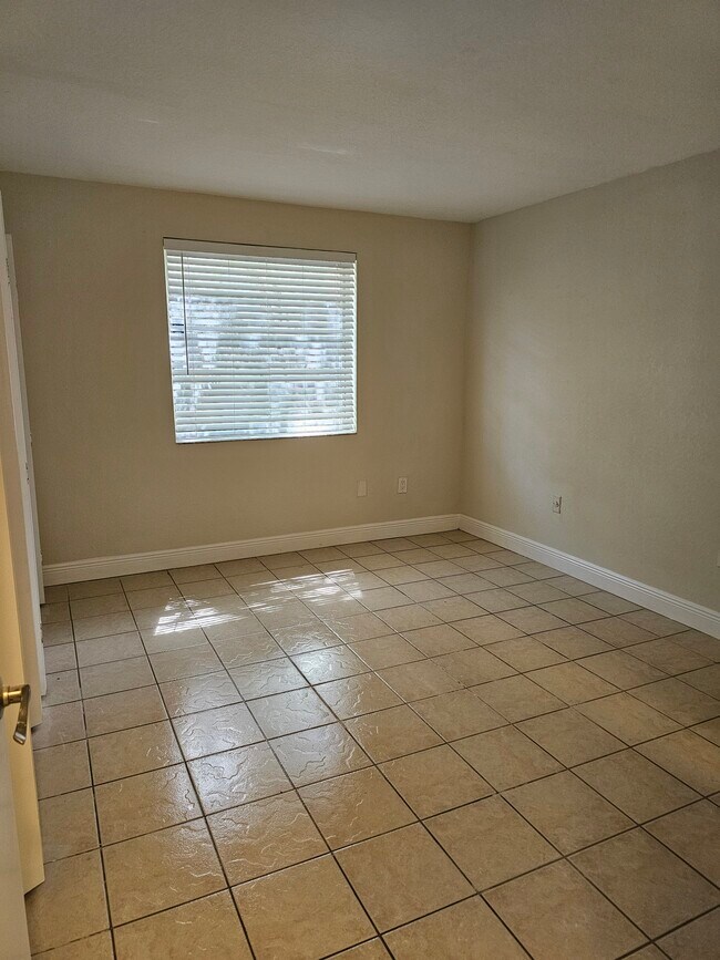 Building Photo - 17255 SW 95th Ave