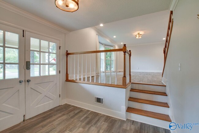 Building Photo - 803 Mira Vista Dr SE