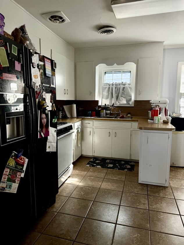 Building Photo - 912 Garver St