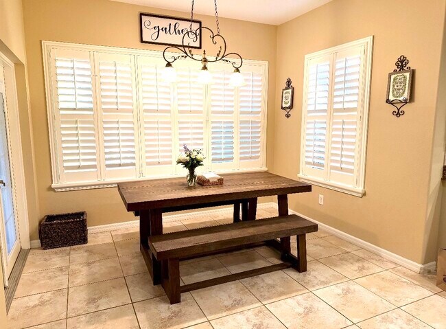Breakfast Nook - 15715 Starling Dale Ln