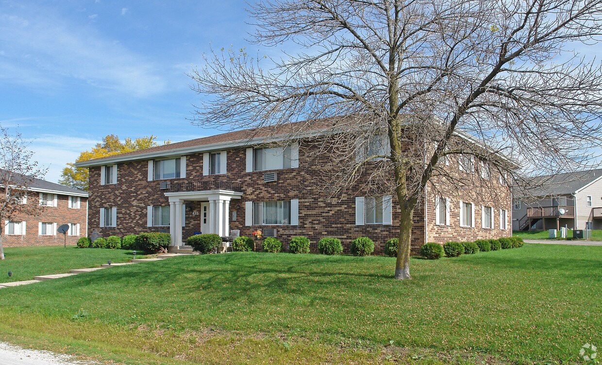 4315 Kennedy Dr, Racine, WI 53404 Apartments in Racine, WI